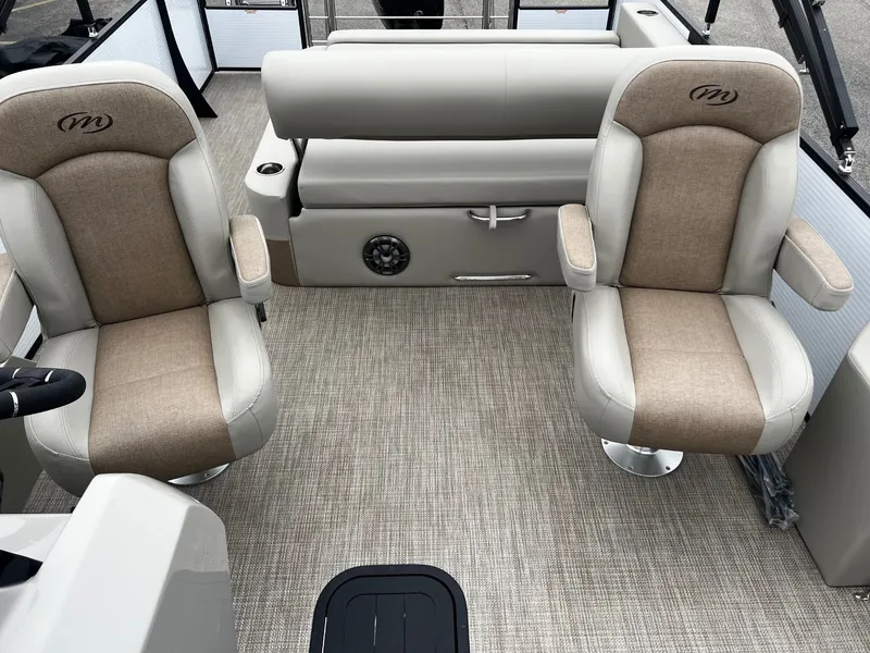 Slide: The Image of Manitou Aurora 23 SL 2026 - 8