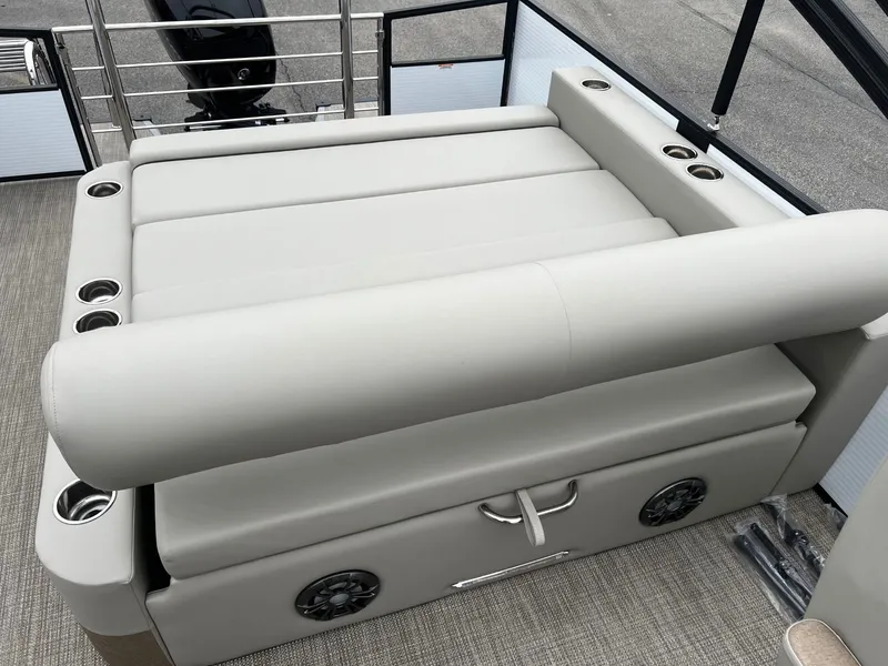 Slide: The Image of Manitou Aurora 23 SL 2026 - 9