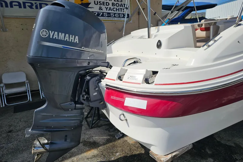 Slide: The Image of 2014 Hurricane SunDeck Sport 203 OB with Yamaha outboard motor displayed outdoors. - 5