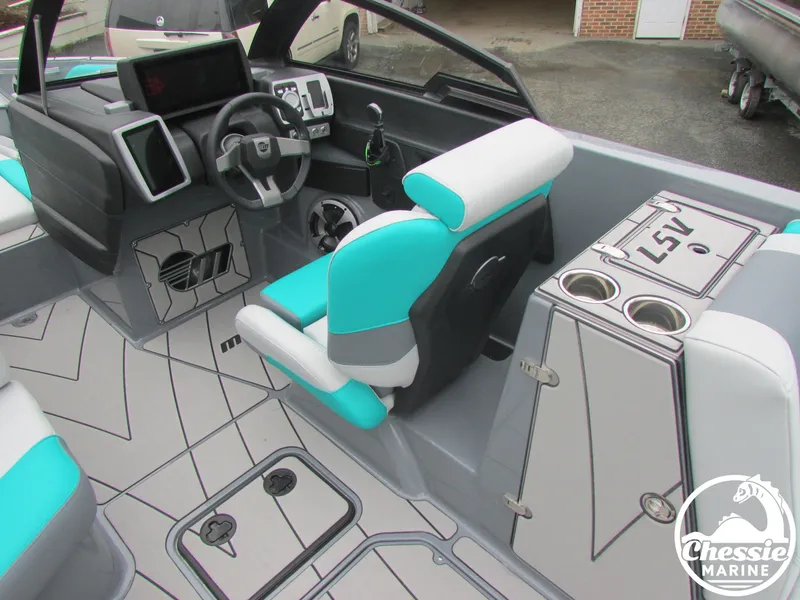 Slide: The Image of Malibu Wakesetter 25 LSV 2020 - 6