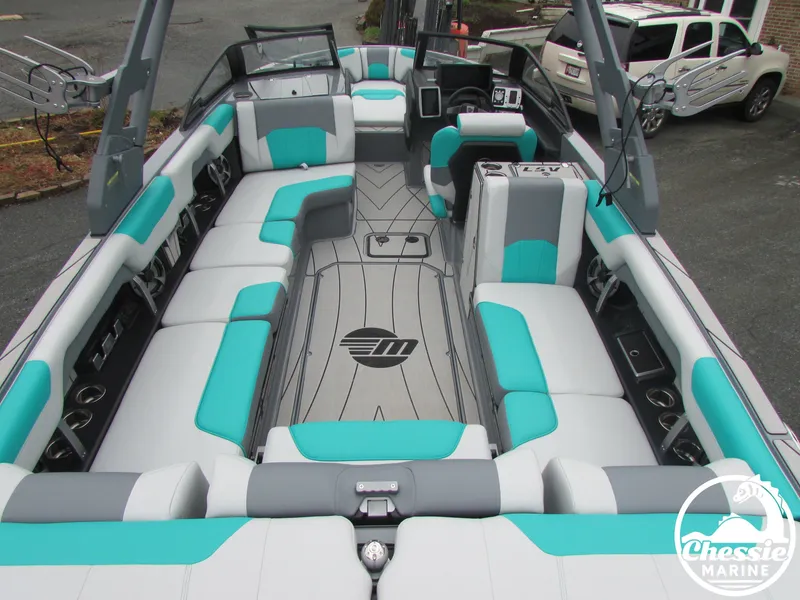 Slide: The Image of Malibu Wakesetter 25 LSV 2020 - 7