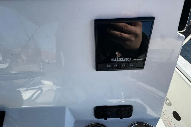 Slide: The Image of Suzuki control panel on 2025 Stingray 173 CC boat dashboard. - 6
