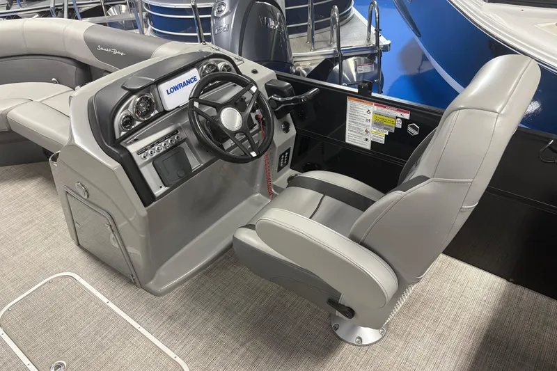 Slide: The Image of Captain's seat and helm of 2022 South Bay 224 RS 3.0 pontoon boat. - 4
