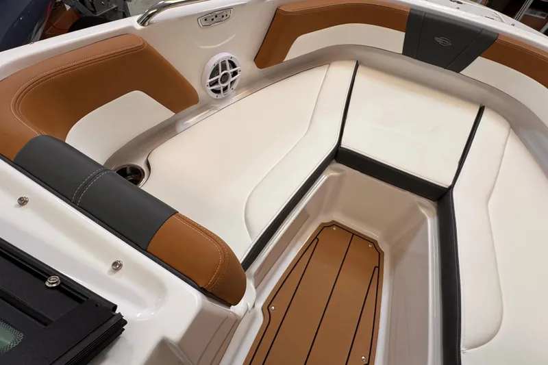 Slide: The Image of 2026 Chaparral 23 SSi OB boat with Yamaha outboard motor at dockside. - 3