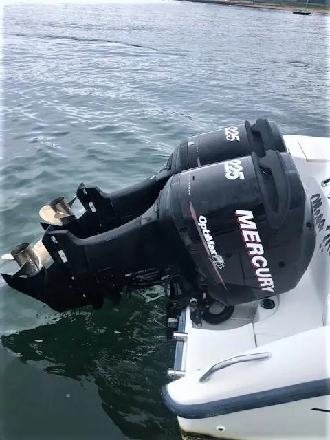 Slide: The Image of 1999 Boston Whaler Outrage 26 with Mercury engines on water. - 7