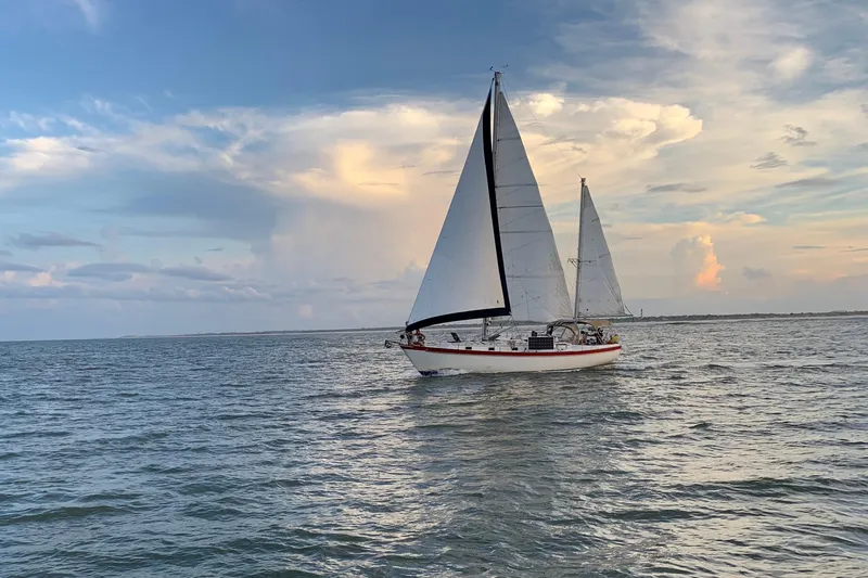 The Image of Sailboat Pearson 424 (1981) cruising on open water under a vibrant sky. - 0