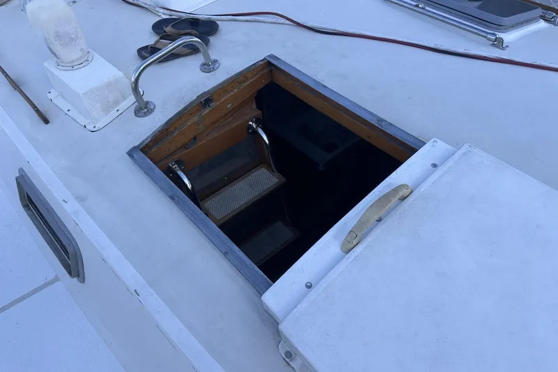 Slide: The Image of Open hatch on 1981 Pearson 424 sailboat deck with ladder leading below. - 8