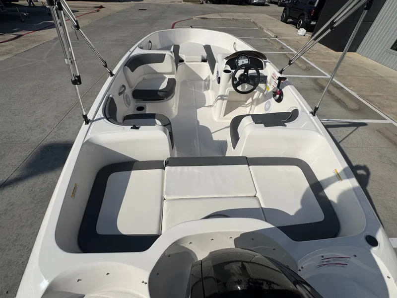 Slide: The Image of Bayliner E16LE 2025 - 12