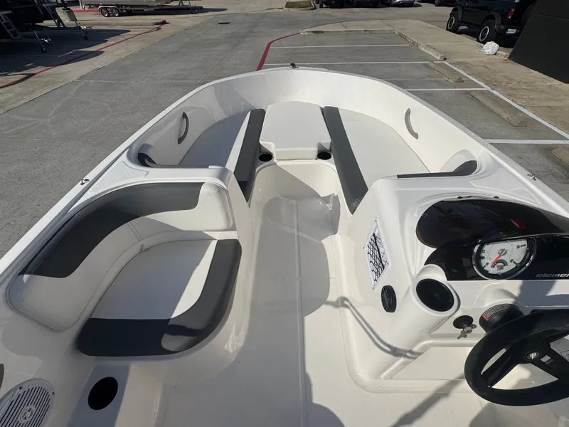 Slide: The Image of Bayliner E16LE 2025 - 13