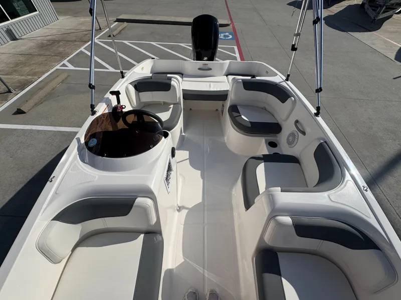 Slide: The Image of Bayliner E16LE 2025 - 18