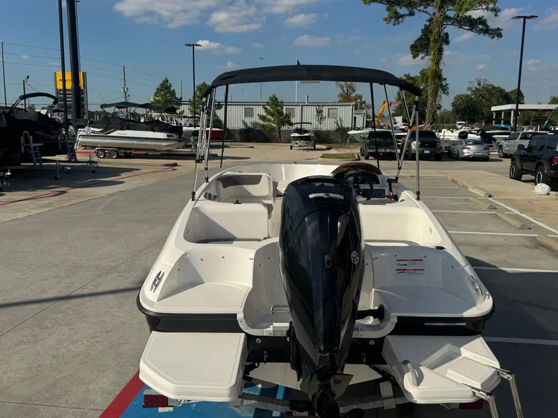 Slide: The Image of Bayliner E16LE 2025 - 27