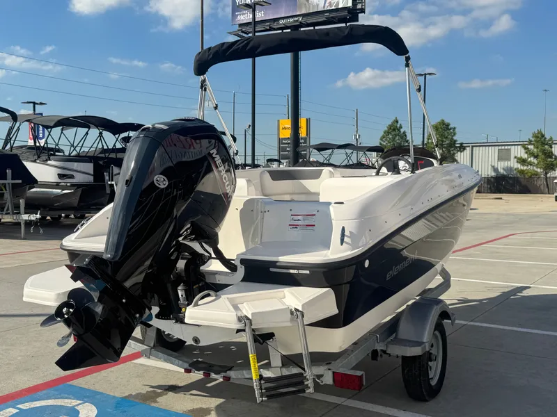 Slide: The Image of Bayliner E16LE 2025 - 9