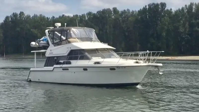 The Image of 1994 Carver 370 Voyager yacht on calm water. - 0