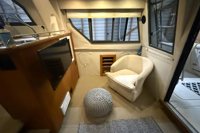 Slide: The Image of Interior of a 1994 Carver 370 Voyager yacht with cozy seating and modern decor. - 22