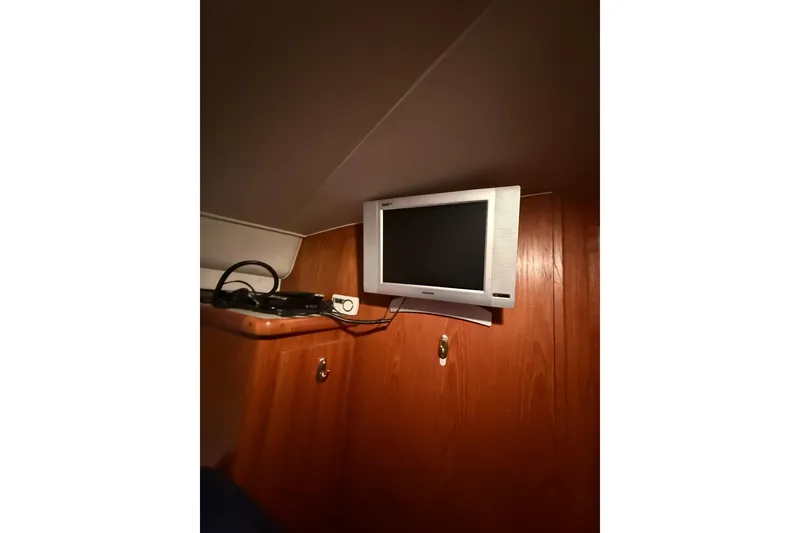 Slide: The Image of Wall-mounted TV in 1994 Carver 370 Voyager cabin interior. - 26