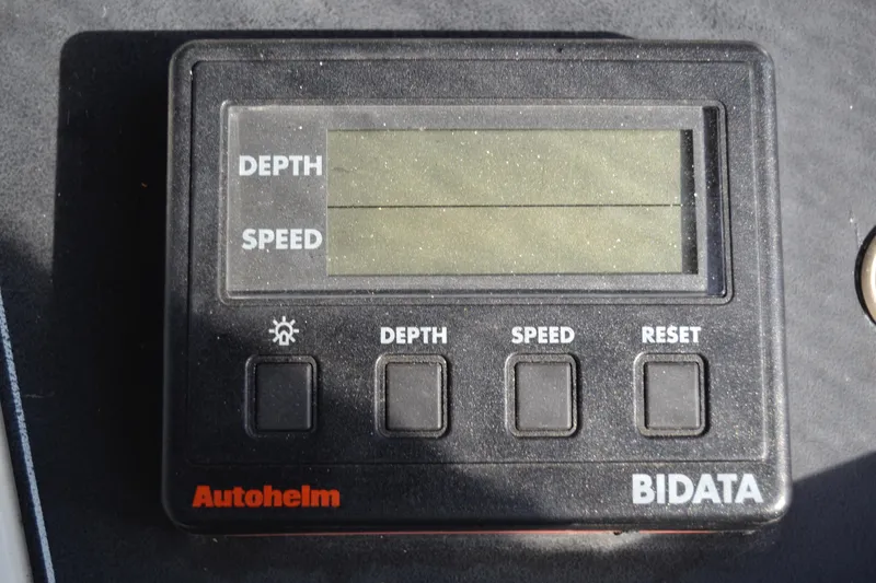 Slide: The Image of Autohelm Bidata display on Carver 370 Voyager 1994. - 36