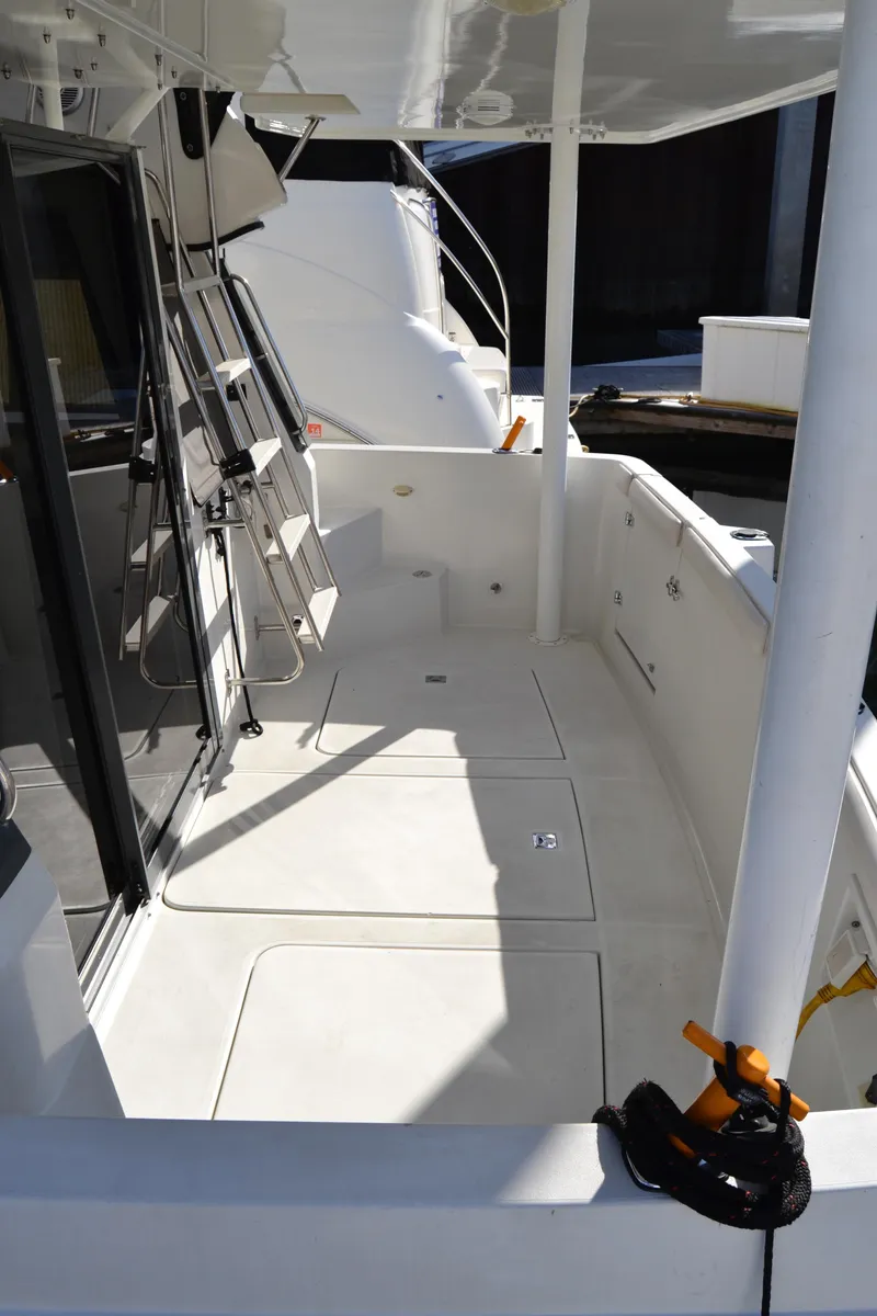 Slide: The Image of Carver Yachts 370 Voyager 1994 - 53