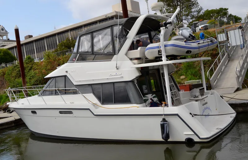 Slide: The Image of Carver Yachts 370 Voyager 1994 - 55