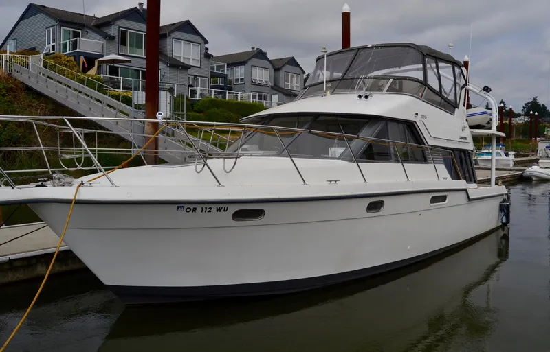 Slide: The Image of Carver Yachts 370 Voyager 1994 - 57