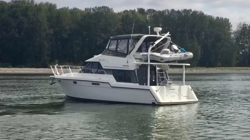 Slide: The Image of Carver Yachts 370 Voyager 1994 - 61