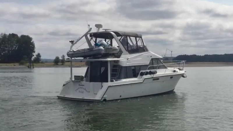 Slide: The Image of Carver Yachts 370 Voyager 1994 - 62