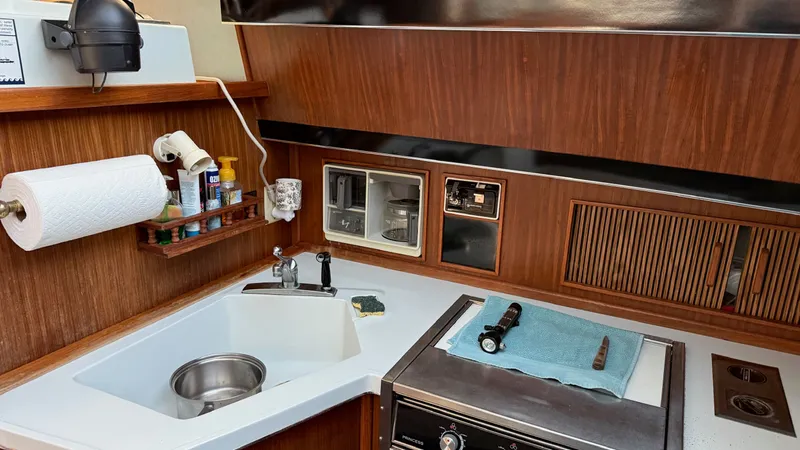 Slide: The Image of Galley area of 1988 Sea Ray 415 Aft Cabin. - 18
