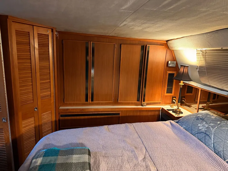 Slide: The Image of Interior of 1988 Sea Ray 415 Aft Cabin yacht. - 26