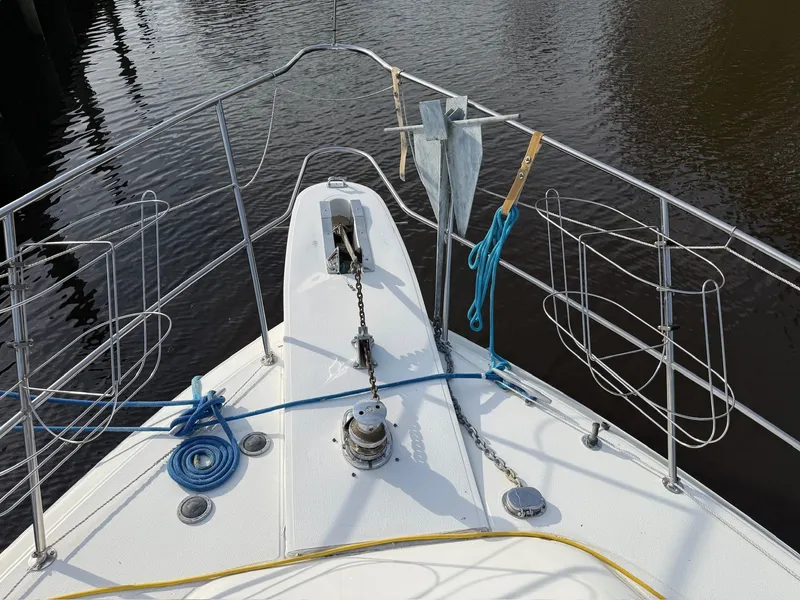 Slide: The Image of Bow view of 1988 Sea Ray 415 Aft Cabin yacht. - 37