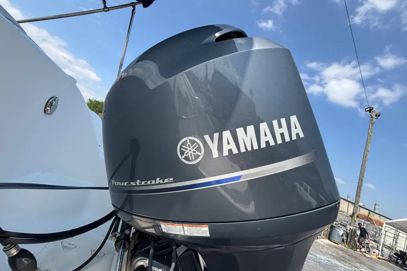 Slide: The Image of Yamaha four-stroke outboard motor on 2013 Hurricane SunDeck 2200 DC OB boat. - 28