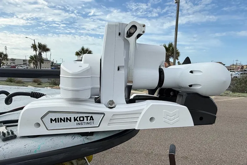 Slide: The Image of Minn Kota Instinct motor on 2018 Haynie 25' Magnum boat, outdoor setting. - 14