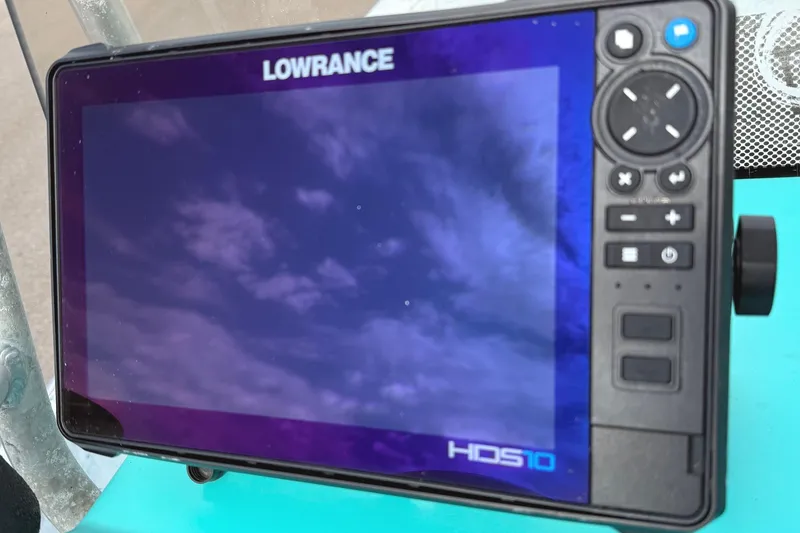 Slide: The Image of Lowrance HDS10 fishfinder on 2018 Haynie 25' Magnum boat, displaying sky reflection. - 21