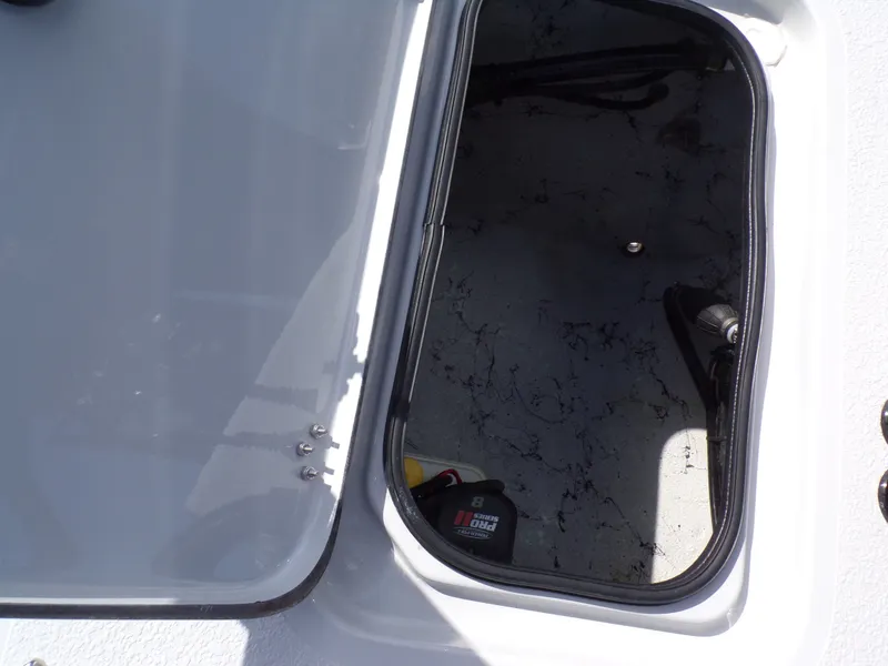 Slide: The Image of Majek 21 Redfish 2026 boat hatch with open lid. - 27