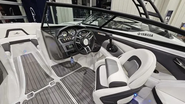 Slide: The Image of Monterey 224FS 2020 - 10