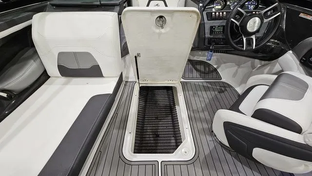 Slide: The Image of Monterey 224FS 2020 - 16