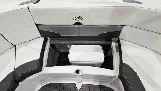 Slide: The Image of Monterey 224FS 2020 - 18