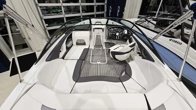 Slide: The Image of Monterey 224FS 2020 - 4