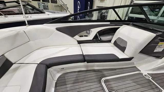 Slide: The Image of Monterey 224FS 2020 - 6