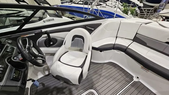 Slide: The Image of Monterey 224FS 2020 - 8