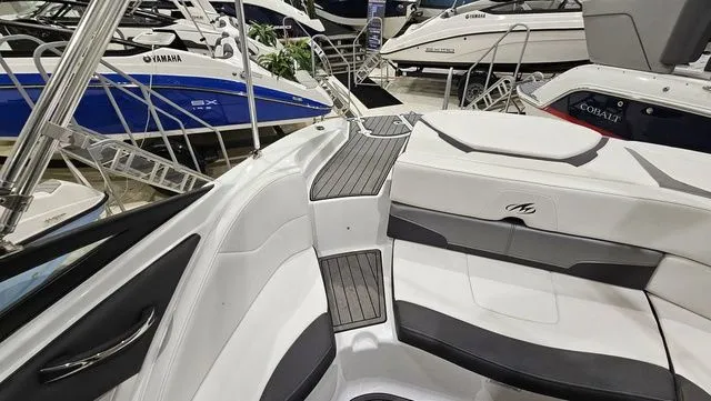 Slide: The Image of Monterey 224FS 2020 - 9