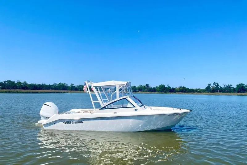 The Image of Everglades 230 Dual Console 2013 - undefined