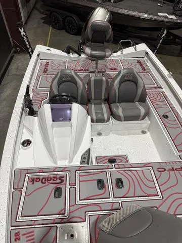 Slide: The Image of Xpress X18 PFC W/Yamaha 115 "SHO" 2020 - 10