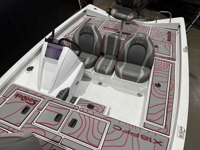 Slide: The Image of Xpress X18 PFC W/Yamaha 115 "SHO" 2020 - 11