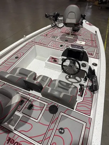 Slide: The Image of Xpress X18 PFC W/Yamaha 115 "SHO" 2020 - 7