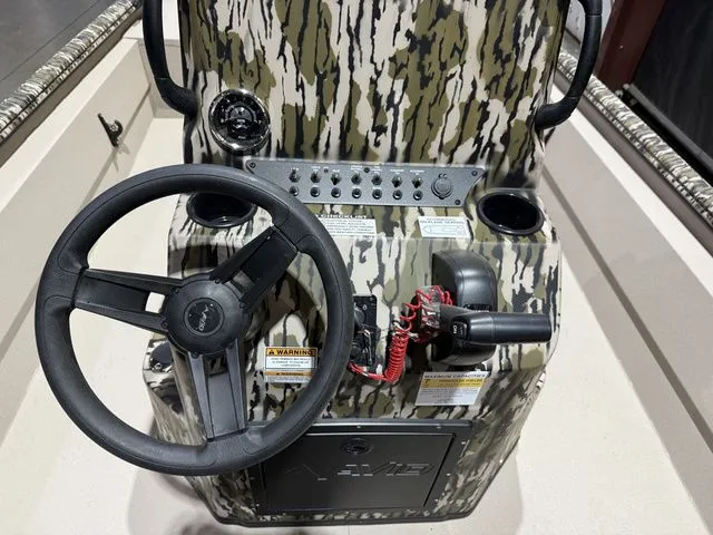 Slide: The Image of Avid Rogue 20 CC W/Yamaha 115 "SHO" 2026 - 12