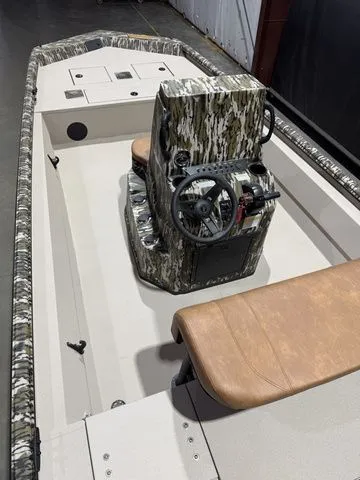 Slide: The Image of Avid Rogue 20 CC W/Yamaha 115 "SHO" 2026 - 6