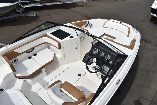 Slide: The Image of Sea Ray SPX 190 Outboard 2018 - 14