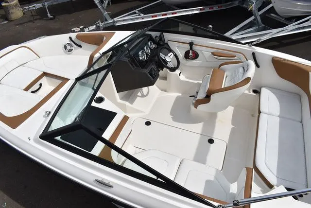 Slide: The Image of Sea Ray SPX 190 Outboard 2018 - 18