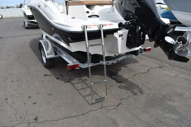 Slide: The Image of Sea Ray SPX 190 Outboard 2018 - 20