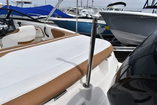 Slide: The Image of Sea Ray SPX 190 Outboard 2018 - 21