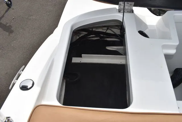 Slide: The Image of Sea Ray SPX 190 Outboard 2018 - 27